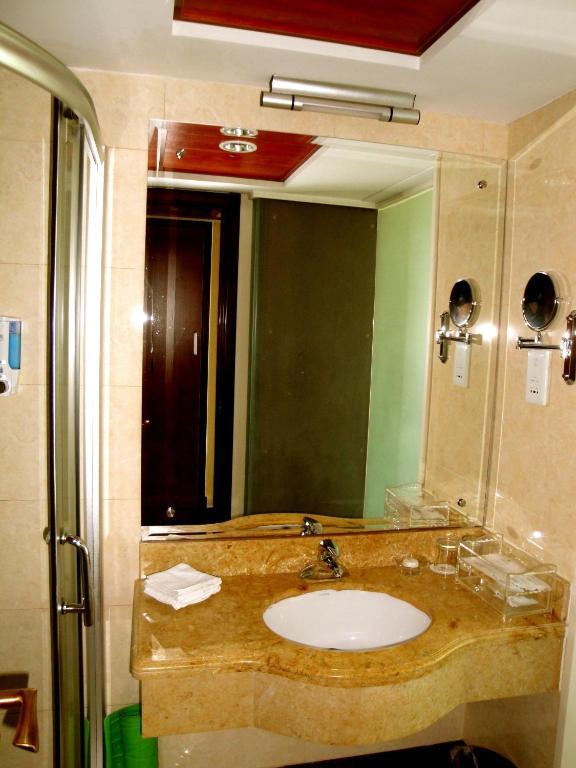 Overseas Chinese International Hotel Qingdao Rom bilde